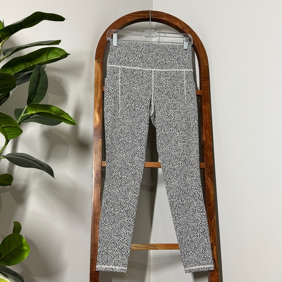 Athleta SMALL TALL Salutation Camo Jogger & Stash Pocket Textured Tights - Picture 2 of 14